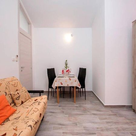 Pleasant Oriana Apartment Near The Sea-Pula Exterior photo