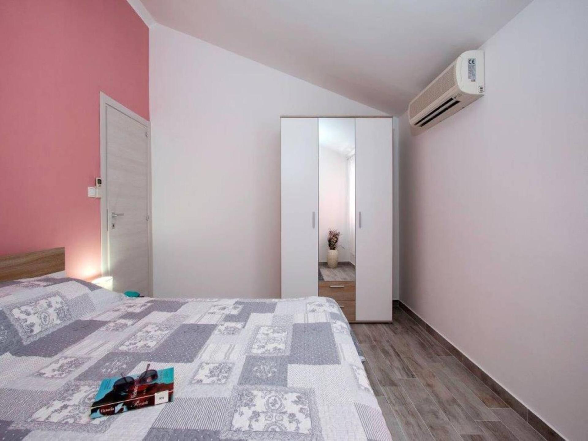 Pleasant Oriana Apartment Near The Sea-Pula Exterior photo